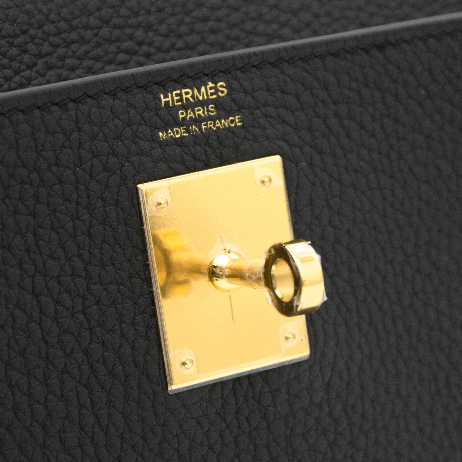 Hermès Kelly Retourne 32 Veau Togo Noir GHW ○ Labellov ○ Buy and