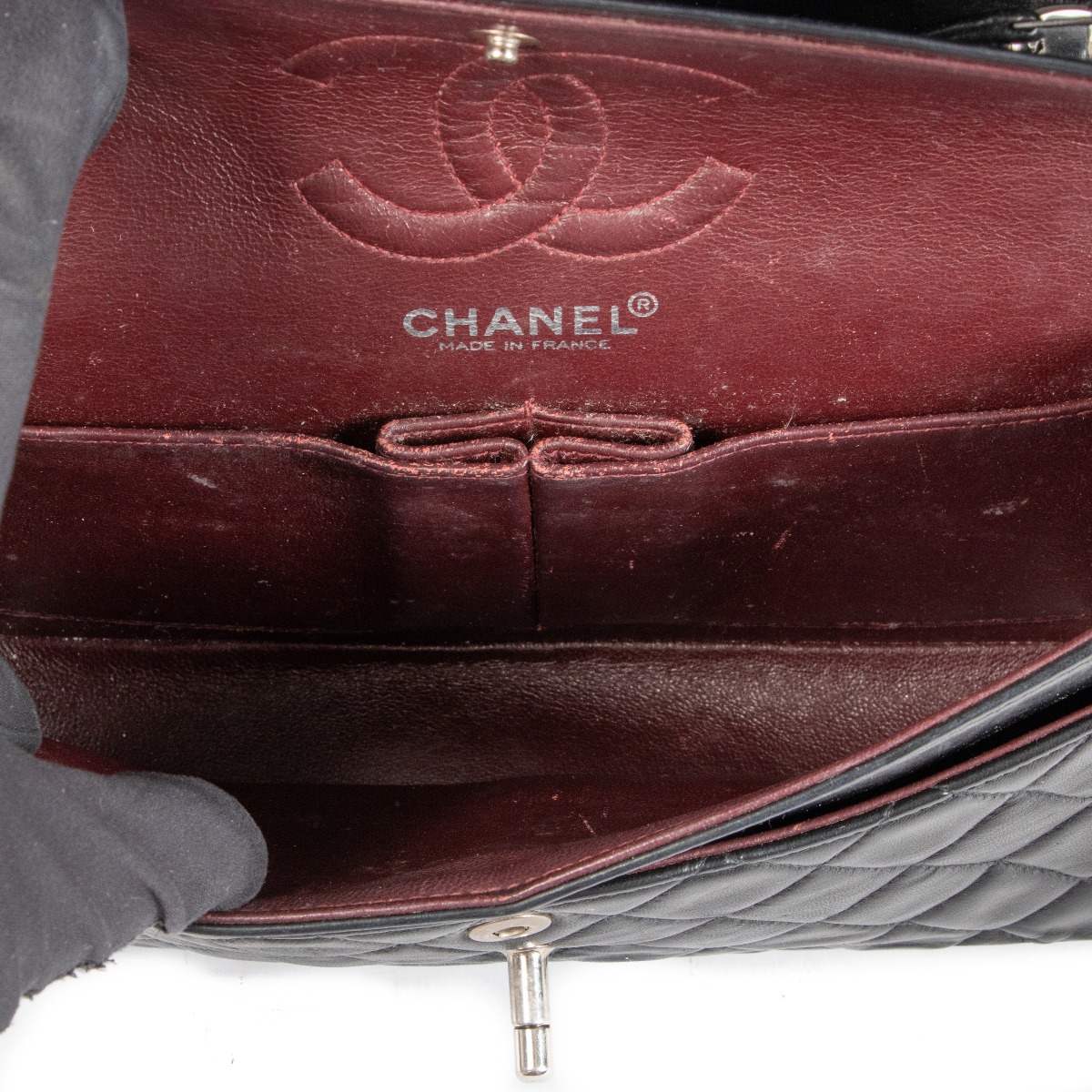 Chanel classic flap bag inside outlet