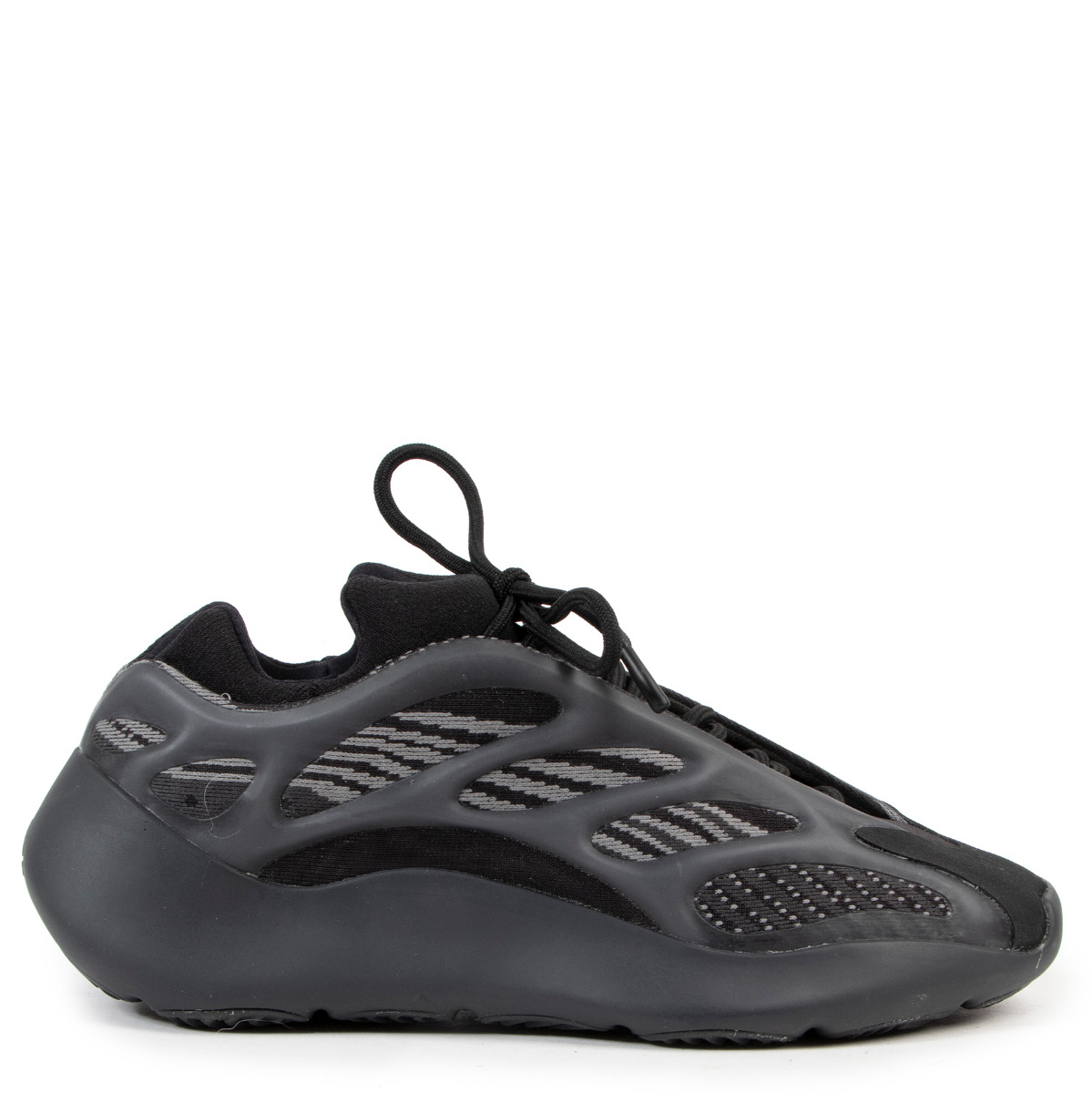 ll00067_adidas_black_sneackers