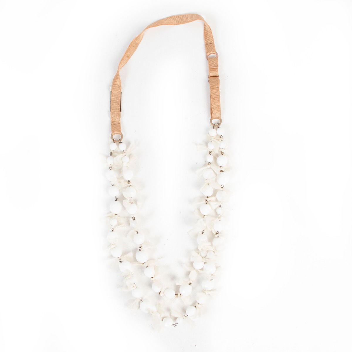 REVERSIBLE TURBO SHELL, FAUX PEARL AND MOP NECKLACE. WHITE/WHITE – VIKTORIA  HAYMAN