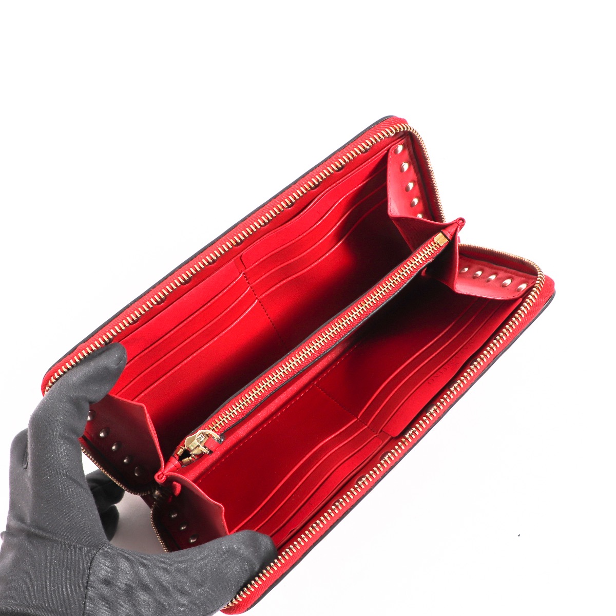 Valentino Garavani Red Rockstud Zipper Wallet ○ Labellov