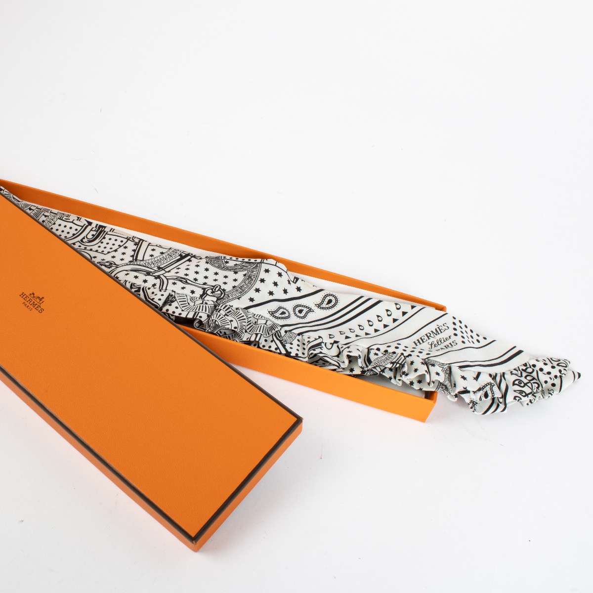 Hermès Eperon d'Or Ruffled Twilly ○ Labellov ○ Buy and Sell