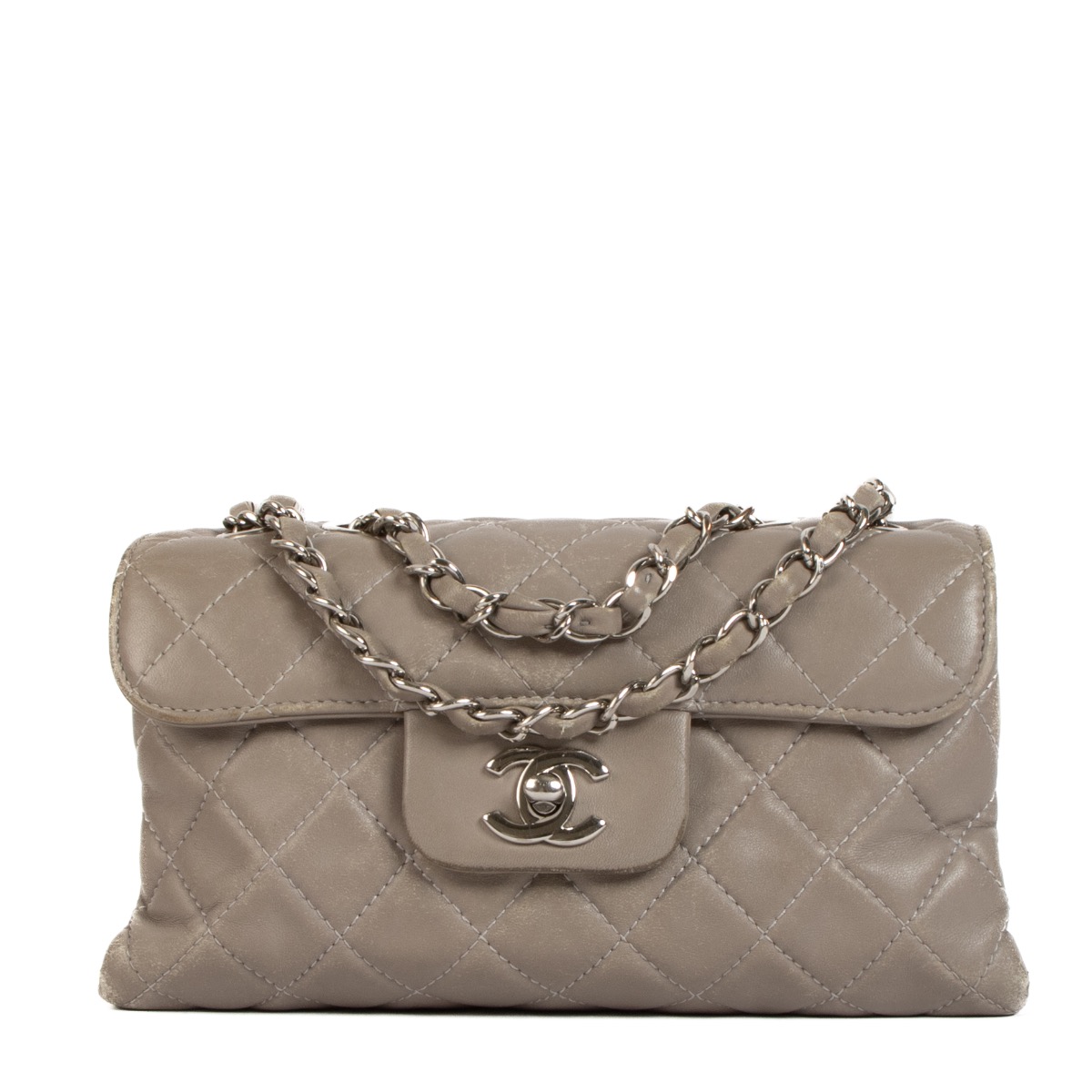 Chanel Grey Lambskin Flap Bag ○ Labellov ○ Buy and Sell
