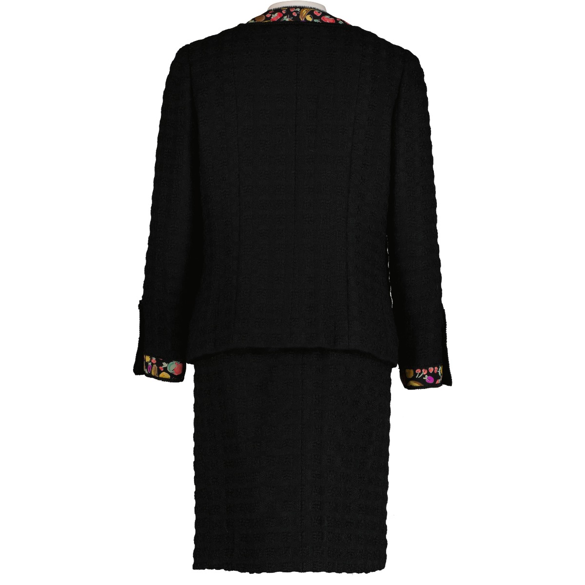 ll01532_chanel_black_fruit_set