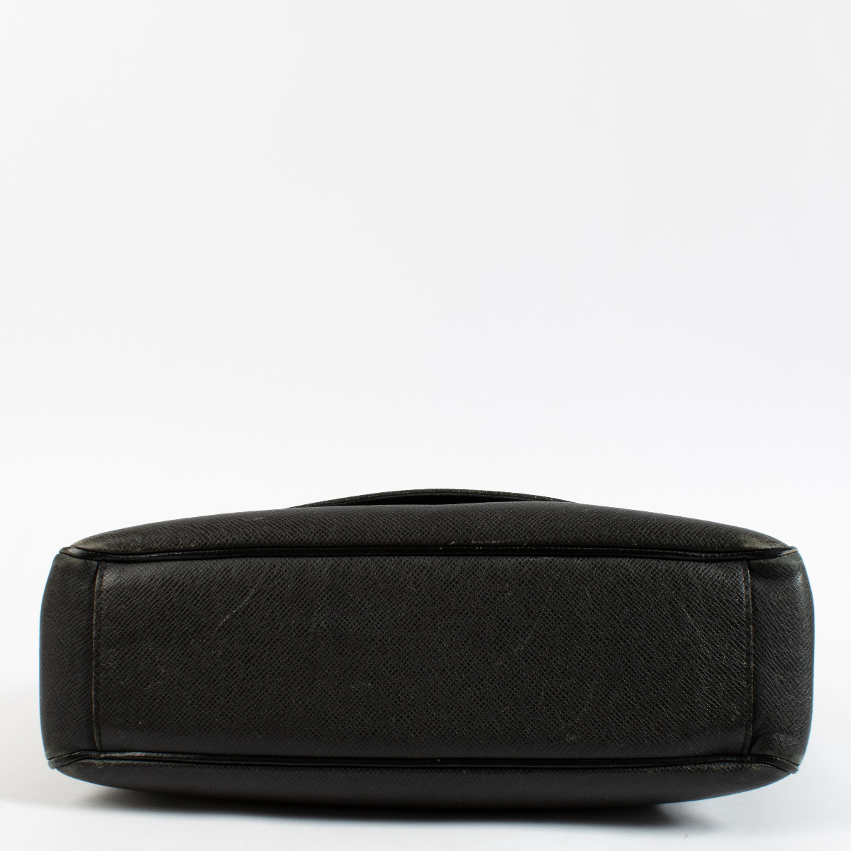 Louis Vuitton Grey Taiga Messenger Bag ○ Labellov ○ Buy