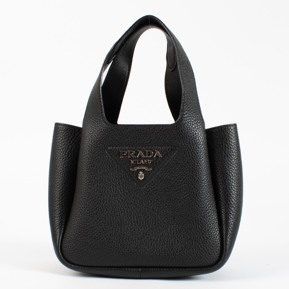 ll01832_prada_black_leather_to