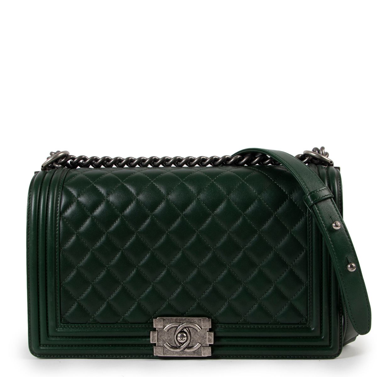 Chanel Green Lambskin New Medium Boy Bag ○ Labellov ○ Buy and Sell  Authentic Luxury