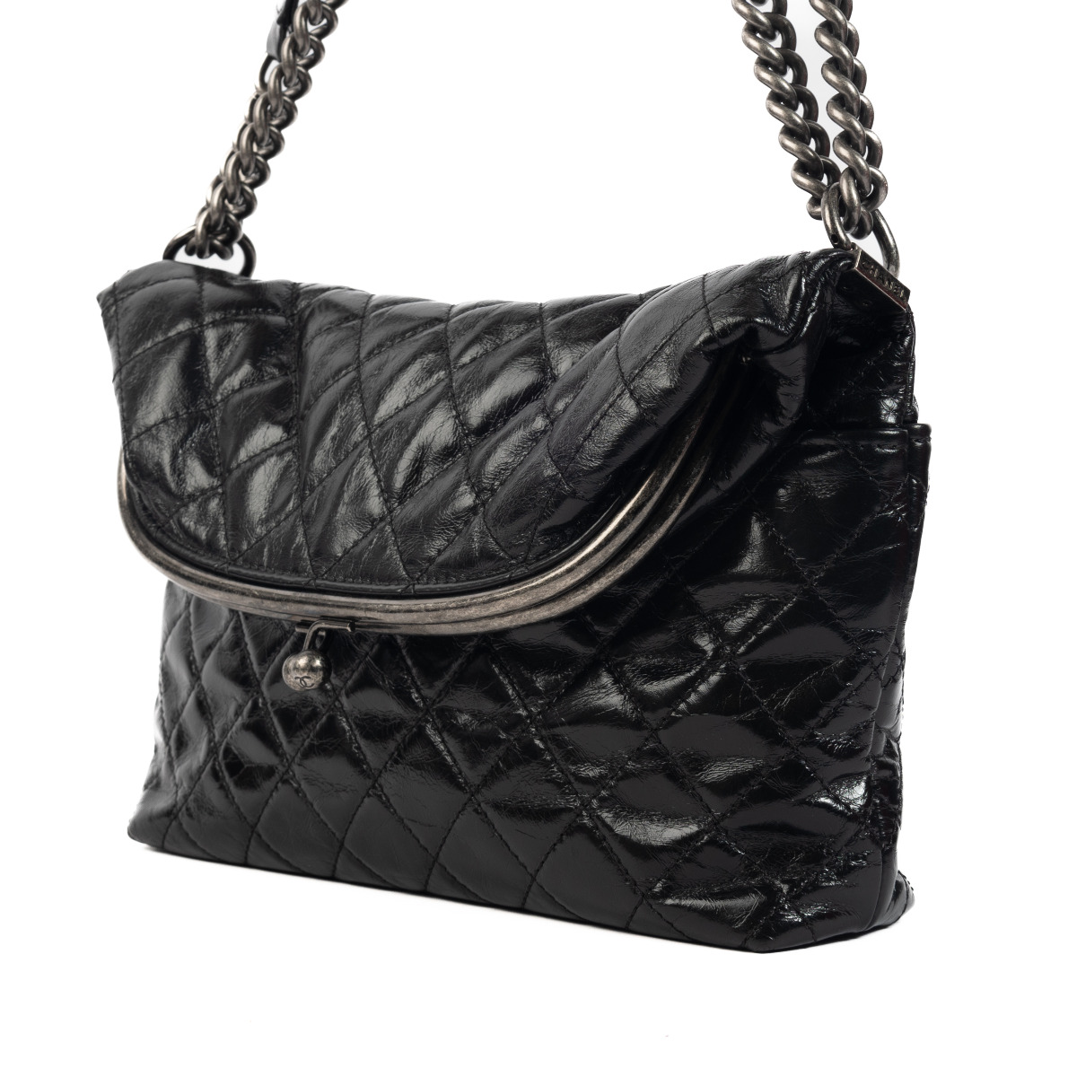 ll02005_chanel_black_shoulder_