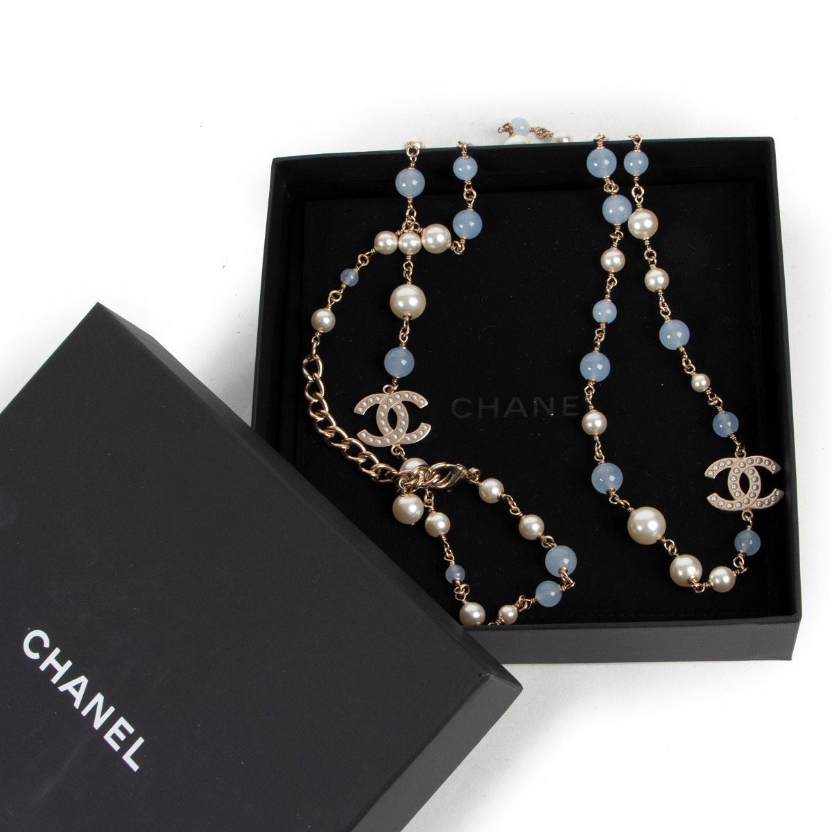 Chanel Blue and White Pearl Necklace / Belt Labellov Buy and Sell Authentic  Luxury