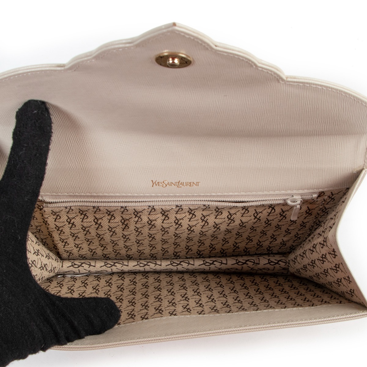 Clutch bag Louis Vuitton Beige in Cotton - 31117257