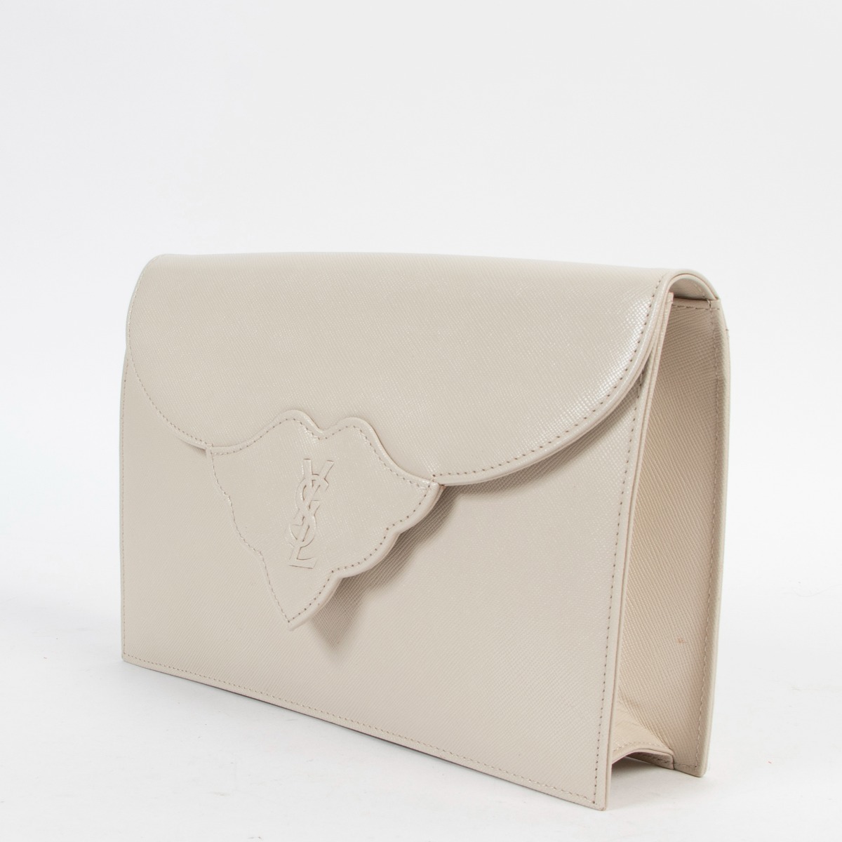Yves Saint Laurent Vintage Beige Clutch With Chain ○ Labellov