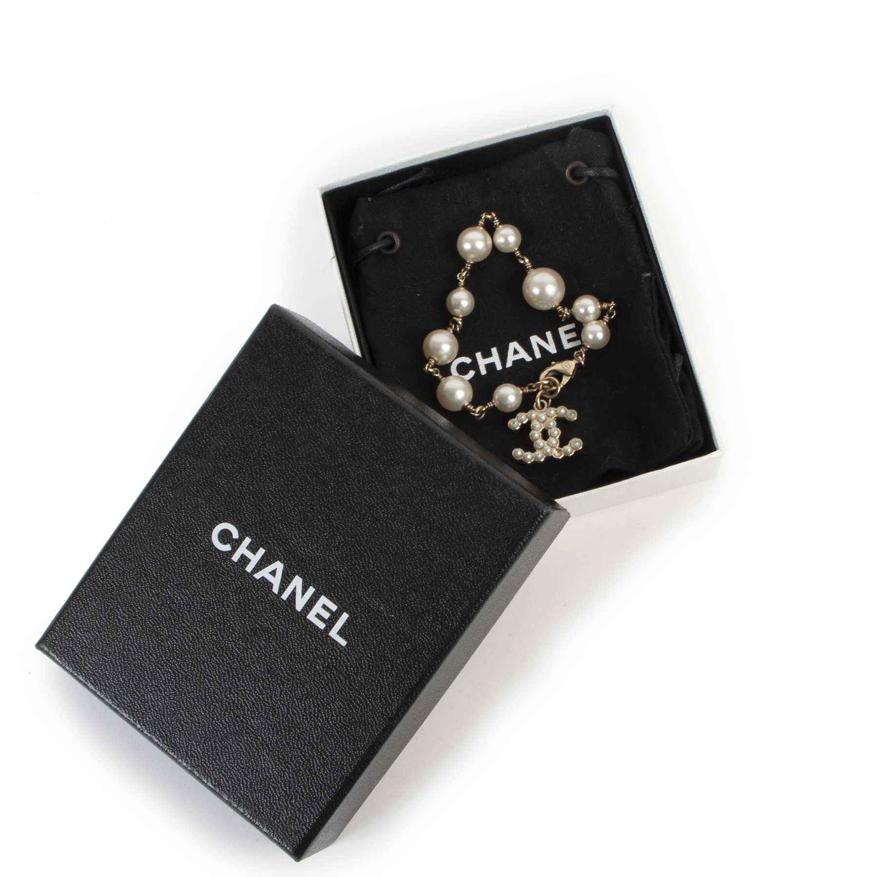 Chanel Faux White Pearls Bracelet Labellov Buy and Sell Authentic Luxury