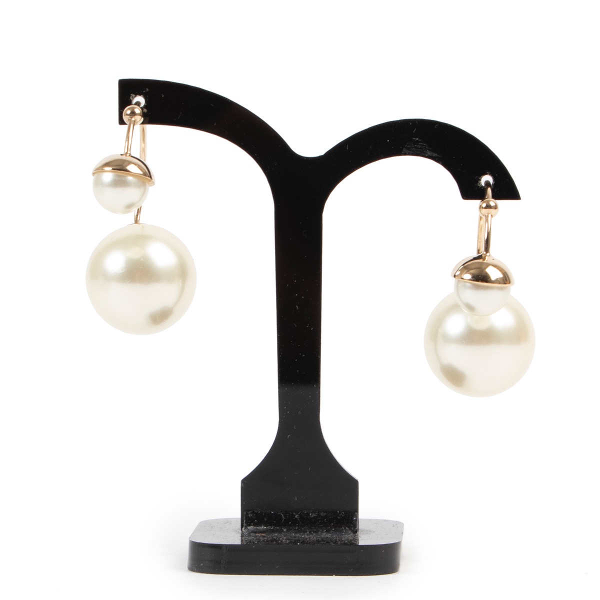 CHANEL Pearl Lambskin Chain Logo Hoop Clip On Earrings Black Gold |  FASHIONPHILE