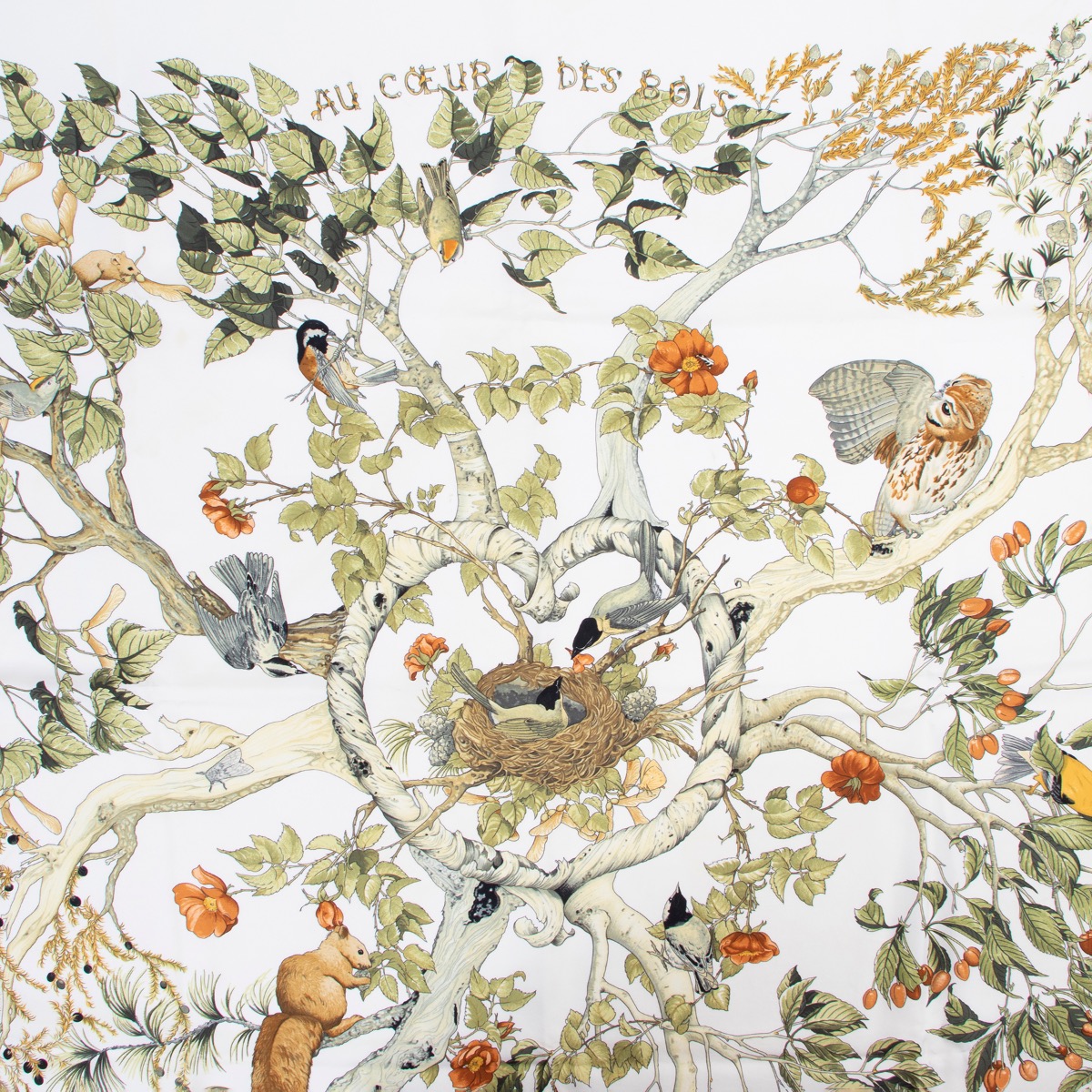 エルメス シルクスカーフ AU COEUR DES BOIS Hermès Au Cœur Des Bois Silk Scarf ○ Labellov ○ Buy and