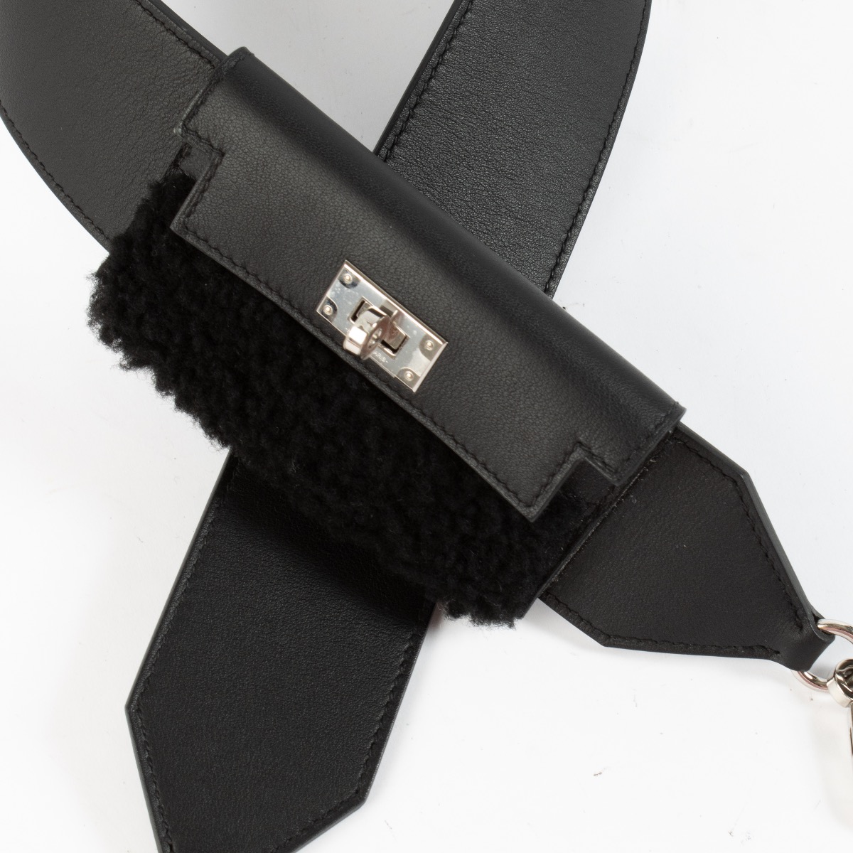 Hermès Black Kelly Pocket Pluch Bag Strap ○ Labellov ○ Buy