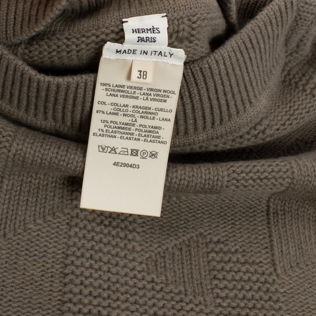 入手困難【HERMES】バディチャームmerino wool Milo & EcruNoir エルメス / HERMES バディチャーム 犬モチーフ ブルーサフィール
