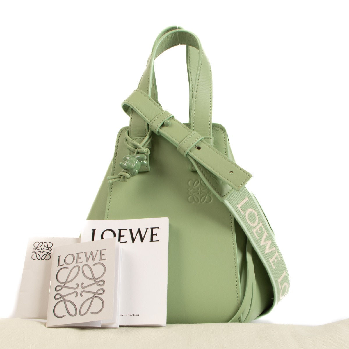 ショルダーバッグ・ポシェット LOEWE  Hammock Compact Bag in Bottle Green Compact Hammock bag in satin calfskin Green - LOEWE