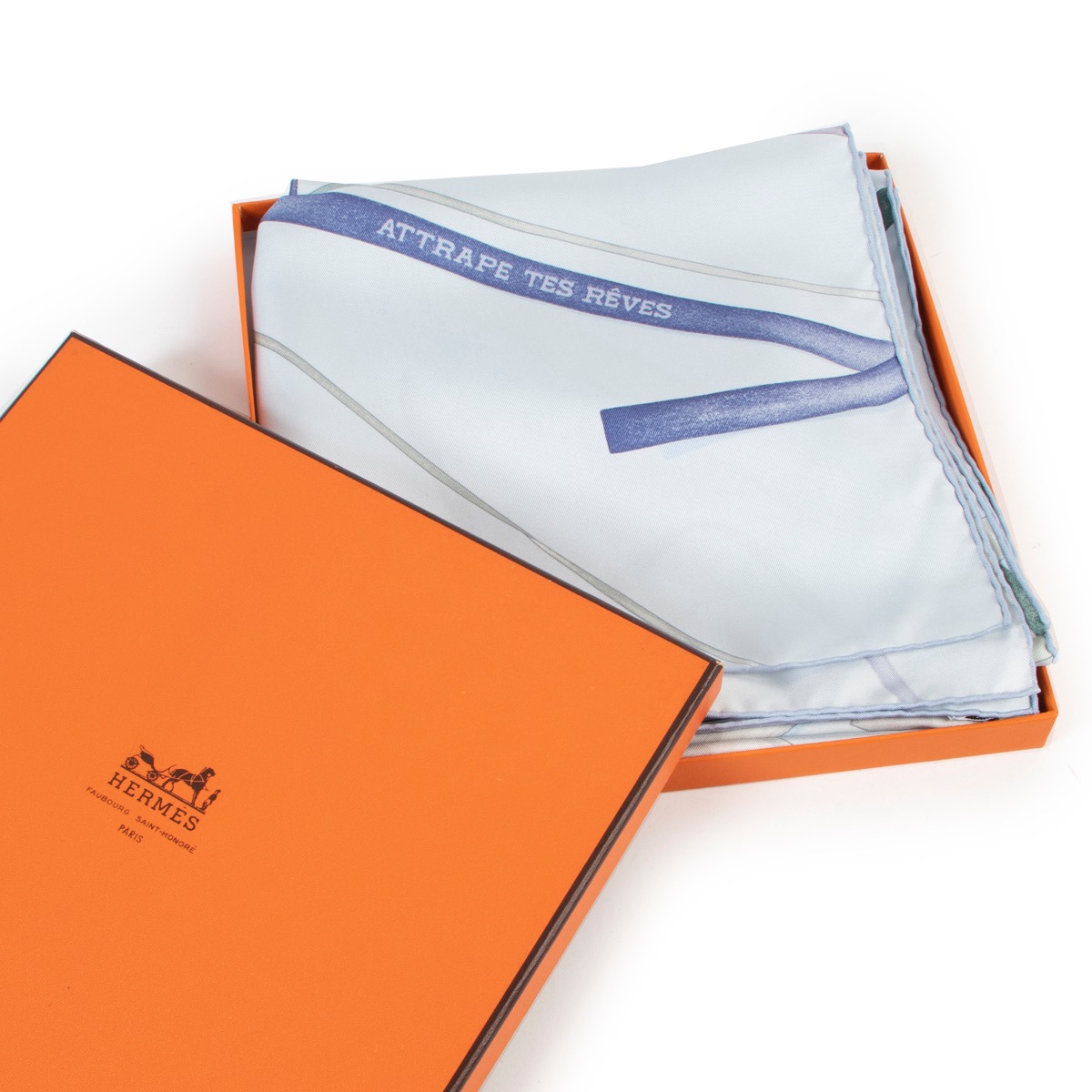 HERMES　カレ90 新品　額装　 ATTRAPE TES REVES HERMES ATTRAPE TES REVES Twill Silk Carre 90 x 90 cm, New