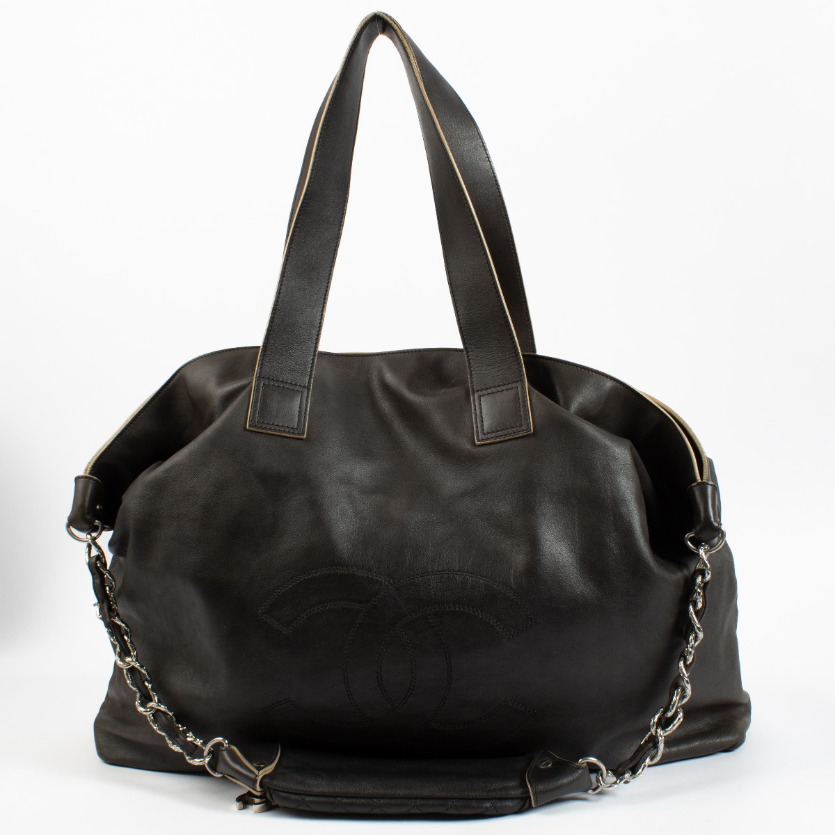 ll03899_chanel_black_leather_t