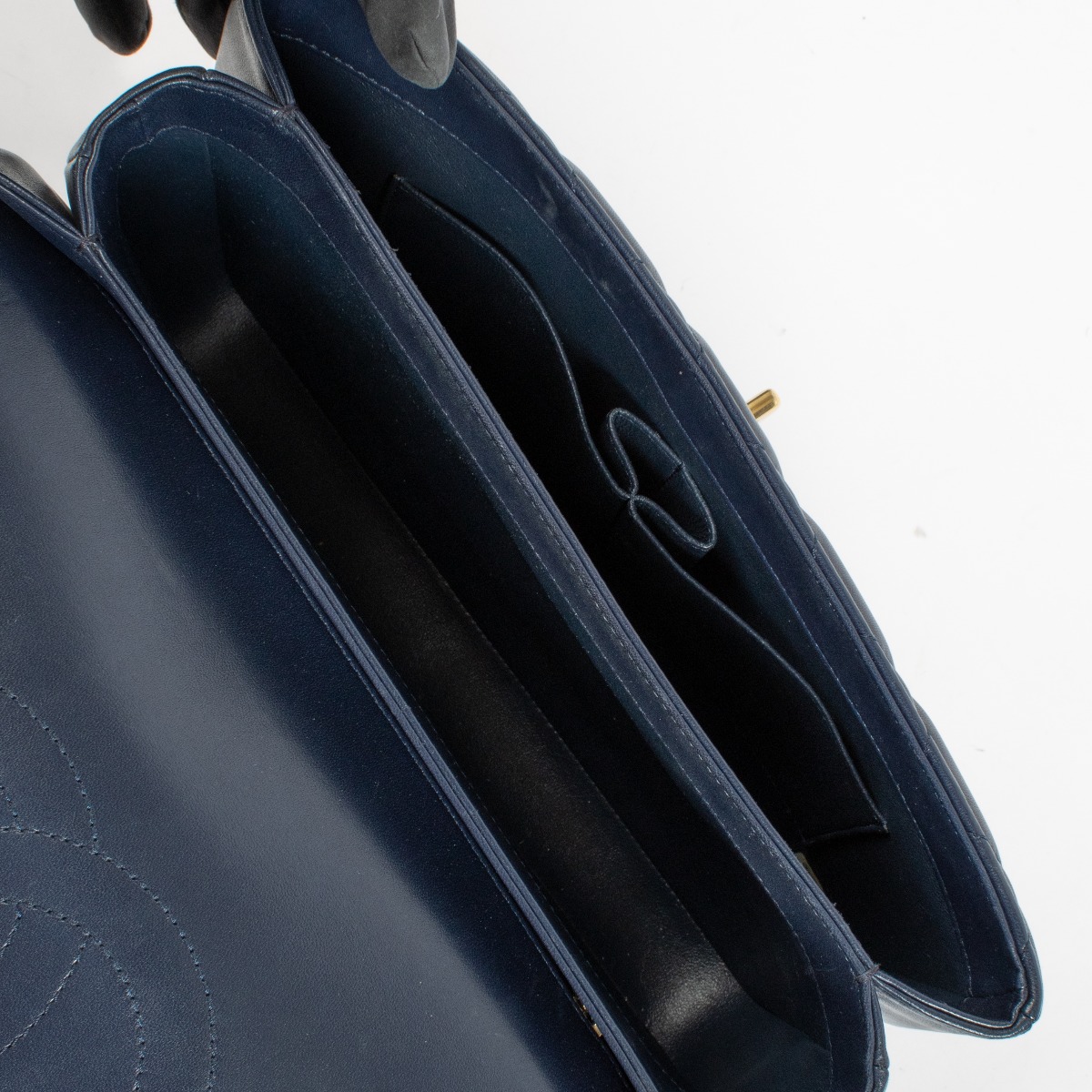 CHANEL 手袋　レザー ネイビー Chanel Blue Trendy CC Top Handle Bag ○ Labellov ○ Buy and