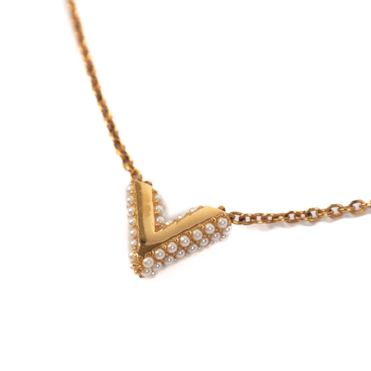 【胸元から華を】LOUIS VUITTON★V Pearl ネックレス Louis Vuitton Essential V Pearl Necklace ○ Labellov ○ Buy