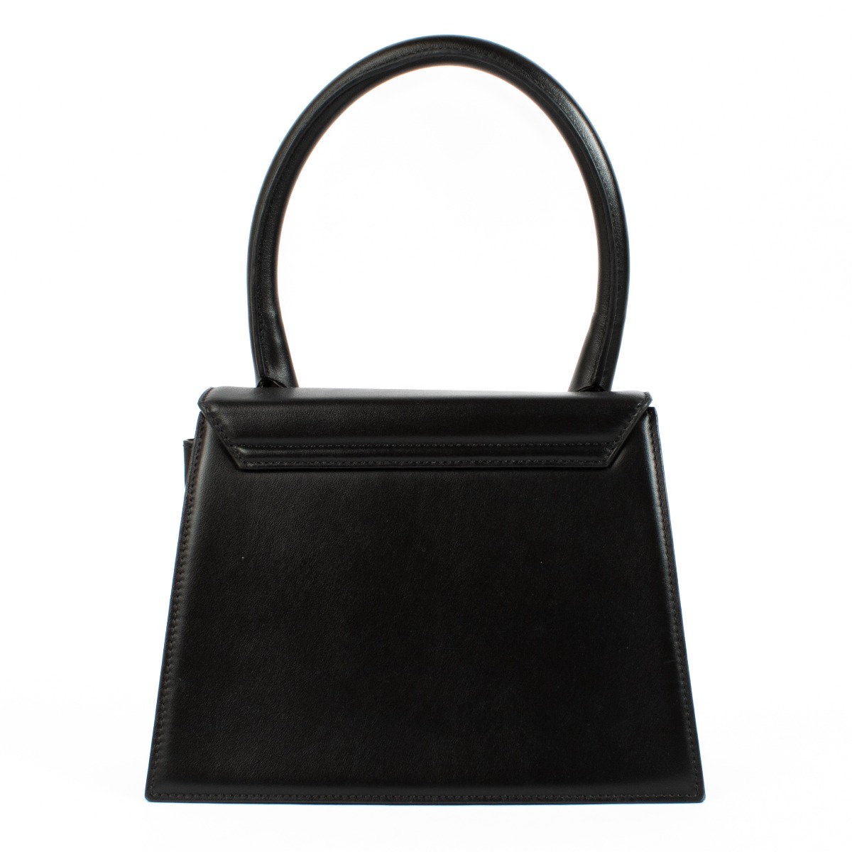 ll06900_jaquemus_black_leather