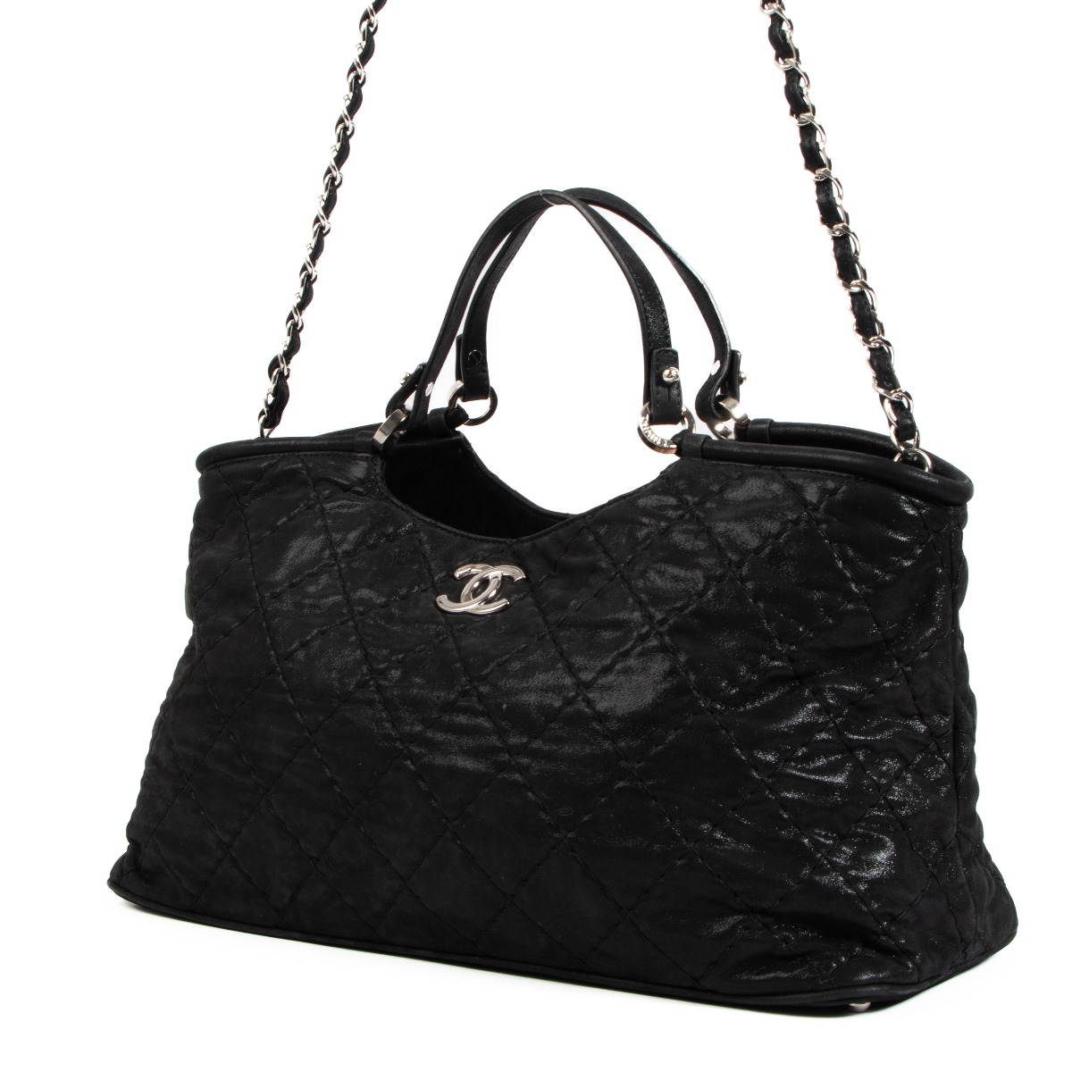 ll07867_chanel_black_quilted_l