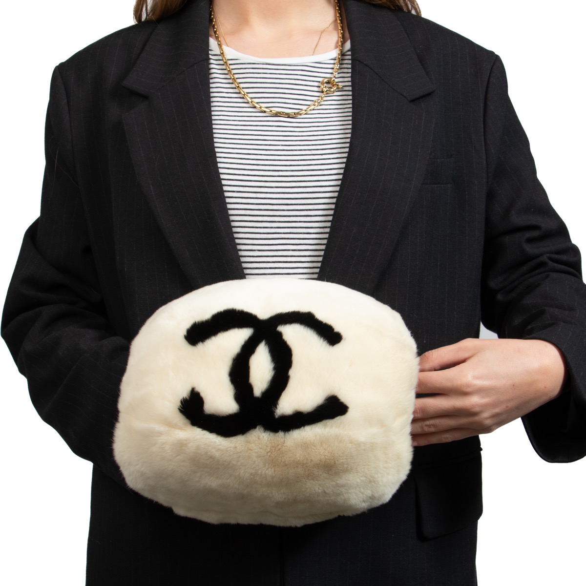 Chanel Fall/Winter 2001 Runway White Interlocking CC Logo