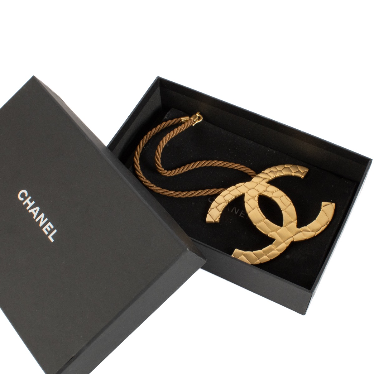 ll07886_chanel_gold_cc_necklac