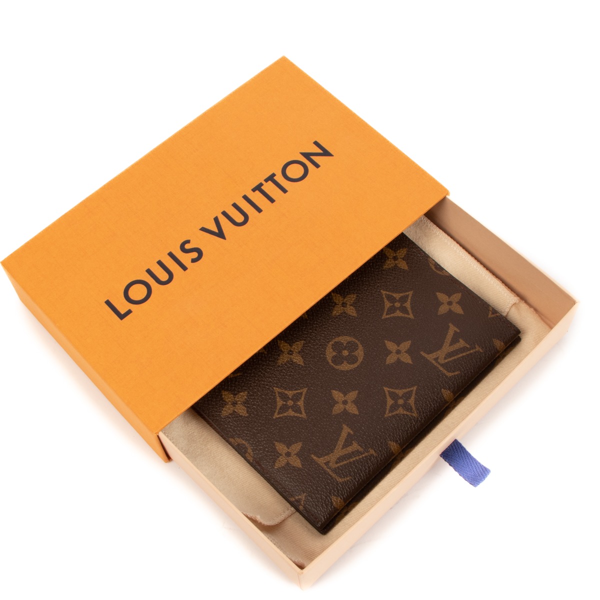 ll07888_louis_vuitton_passport