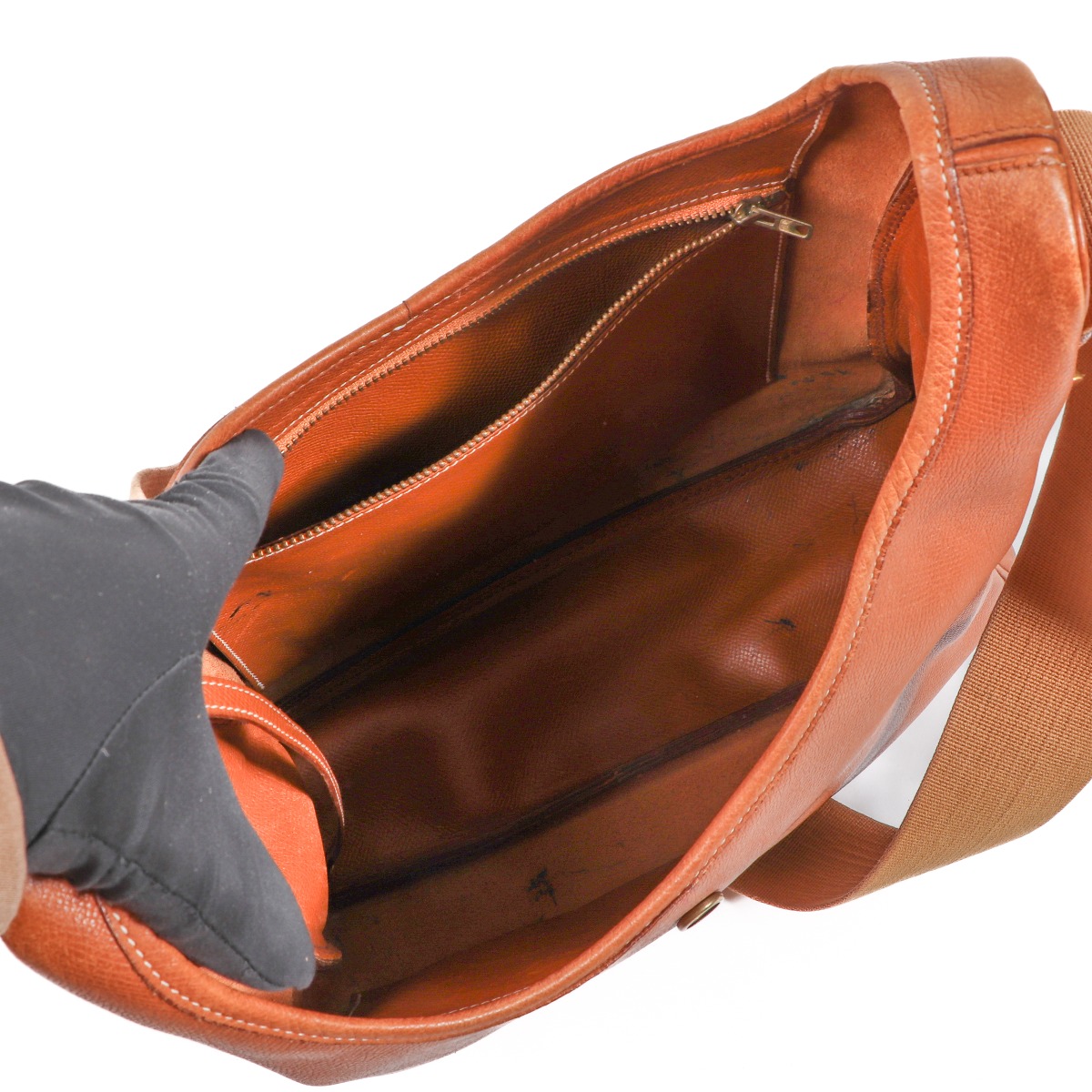 Hermès Tsako Gold Courchevel Leather Bag ○ Labellov ○ Buy and