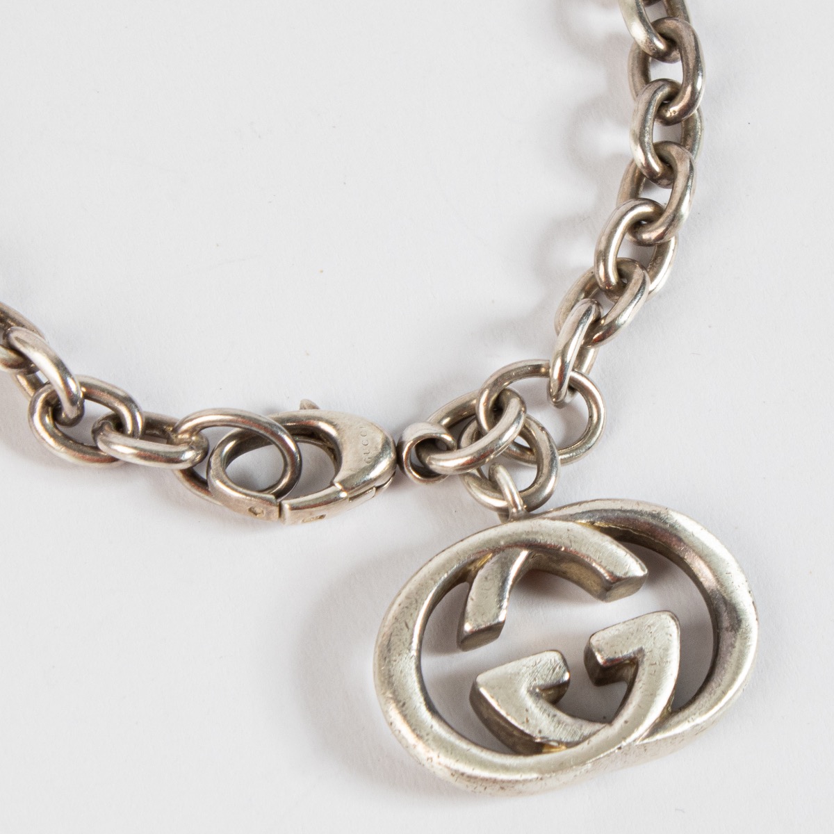 希少] GUCCI リザード 型押し メタル バングル Gモチーフ ブラック