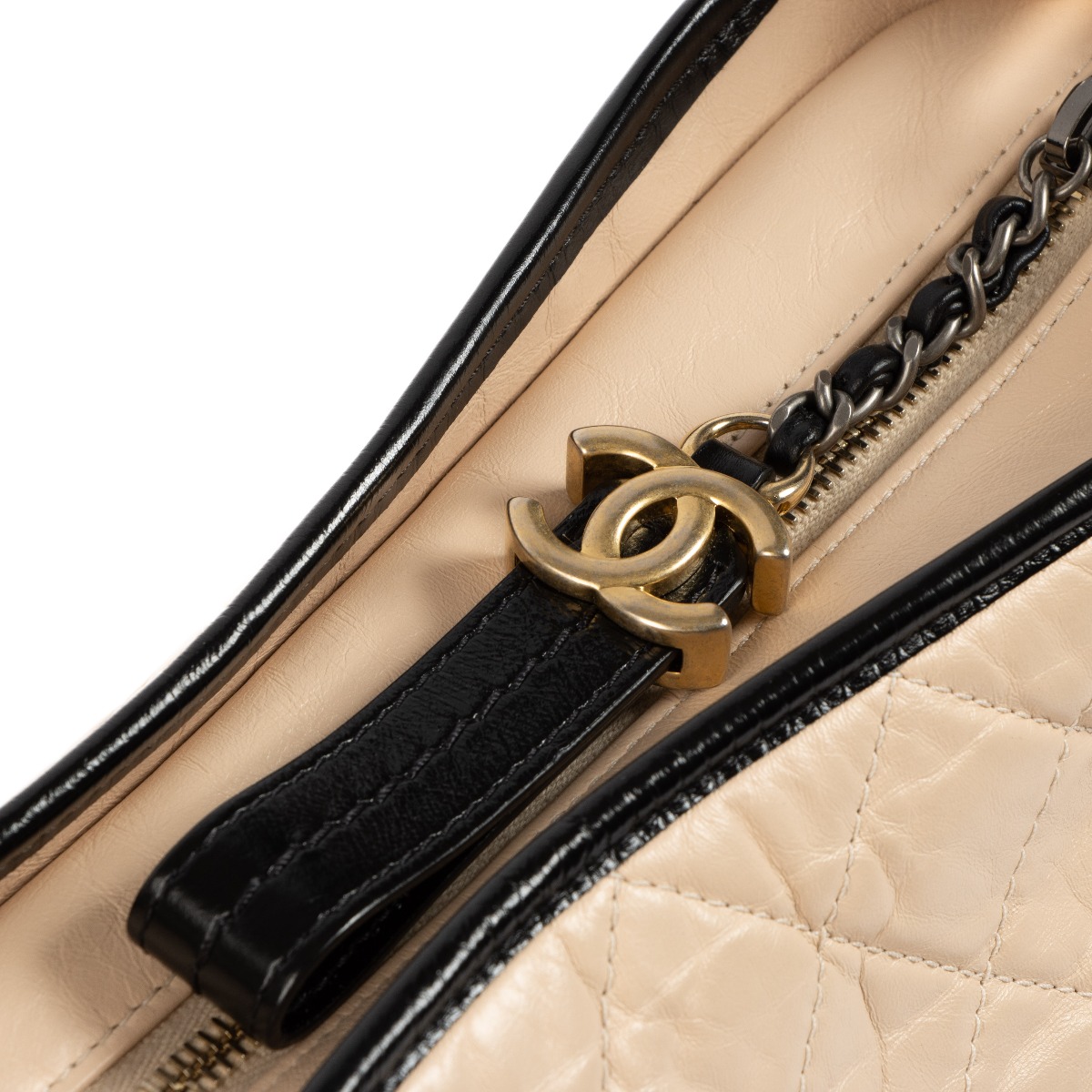 CHANEL ベージュ ボディバッグ CHANEL シャネル ハンドバッグ ミニボストンバッグ キャビア