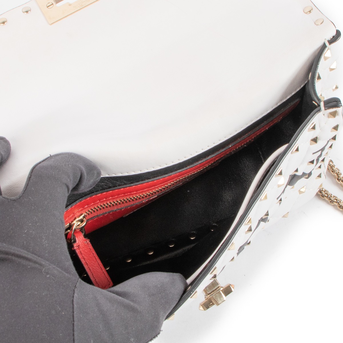 VIP価格.VALENTINO ROCKSTUD SPIKE ミディアム バッグ 関税込み Valentino Medium Dark Gold Python Rockstud Spike Bag