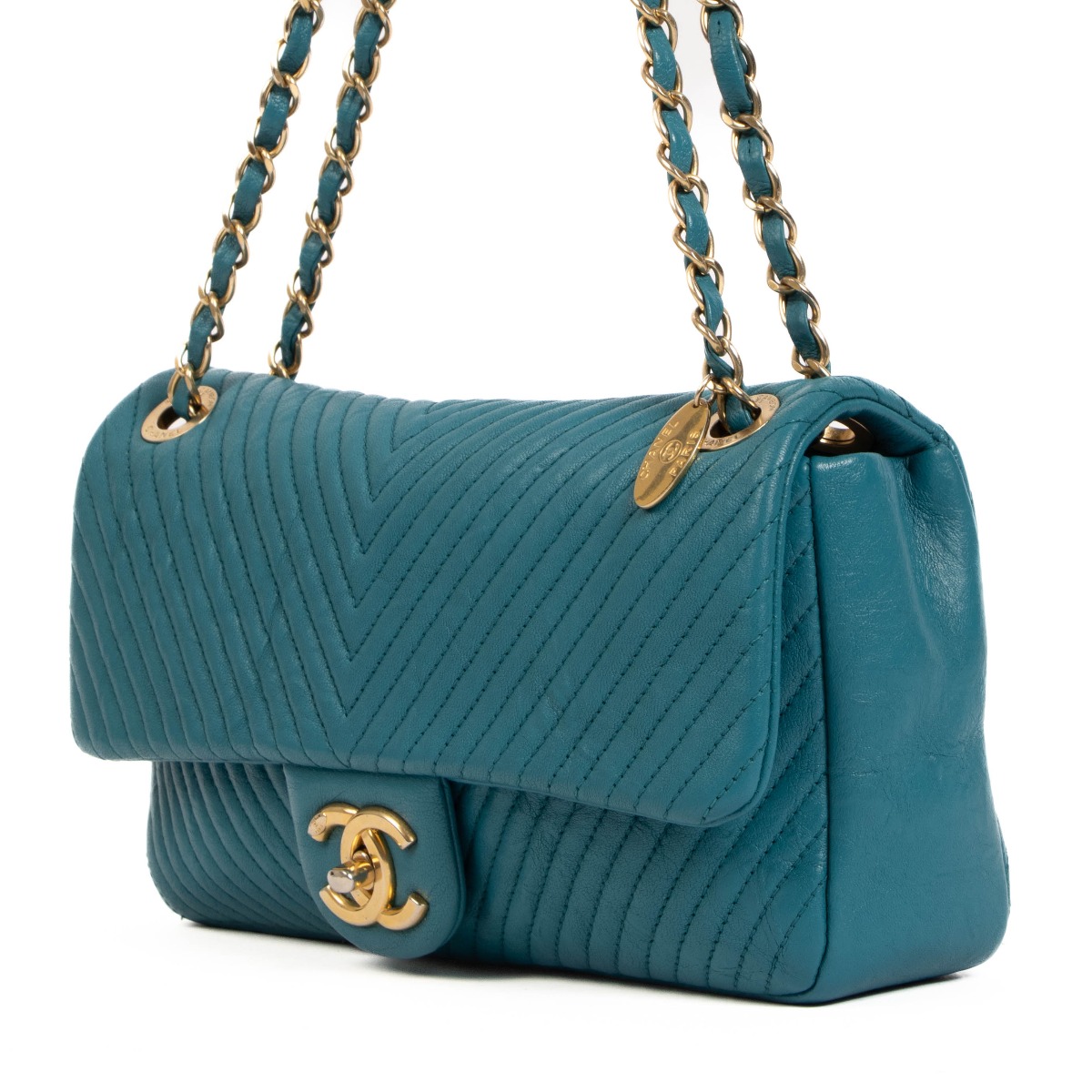 【CHANEL】Chanel Diagonal CC Ligne Flap Bag 【ランク:A】 Chanel Diagonal Quilted Medium Flap Bag | Vivrelle