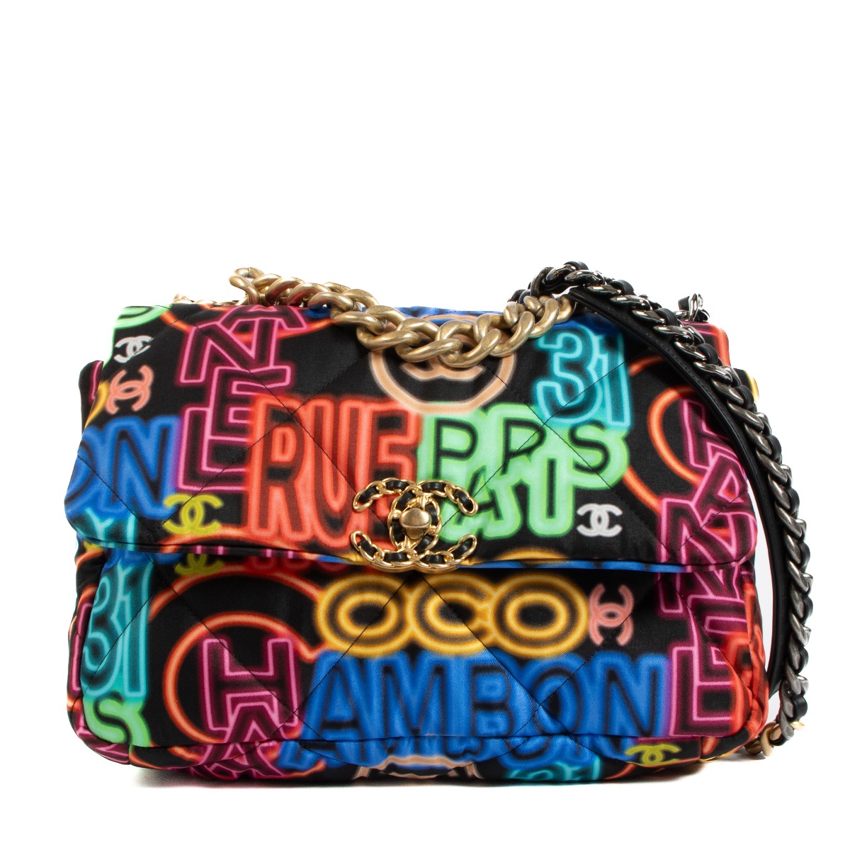 ll09481_chanel_grafiti_shoulde