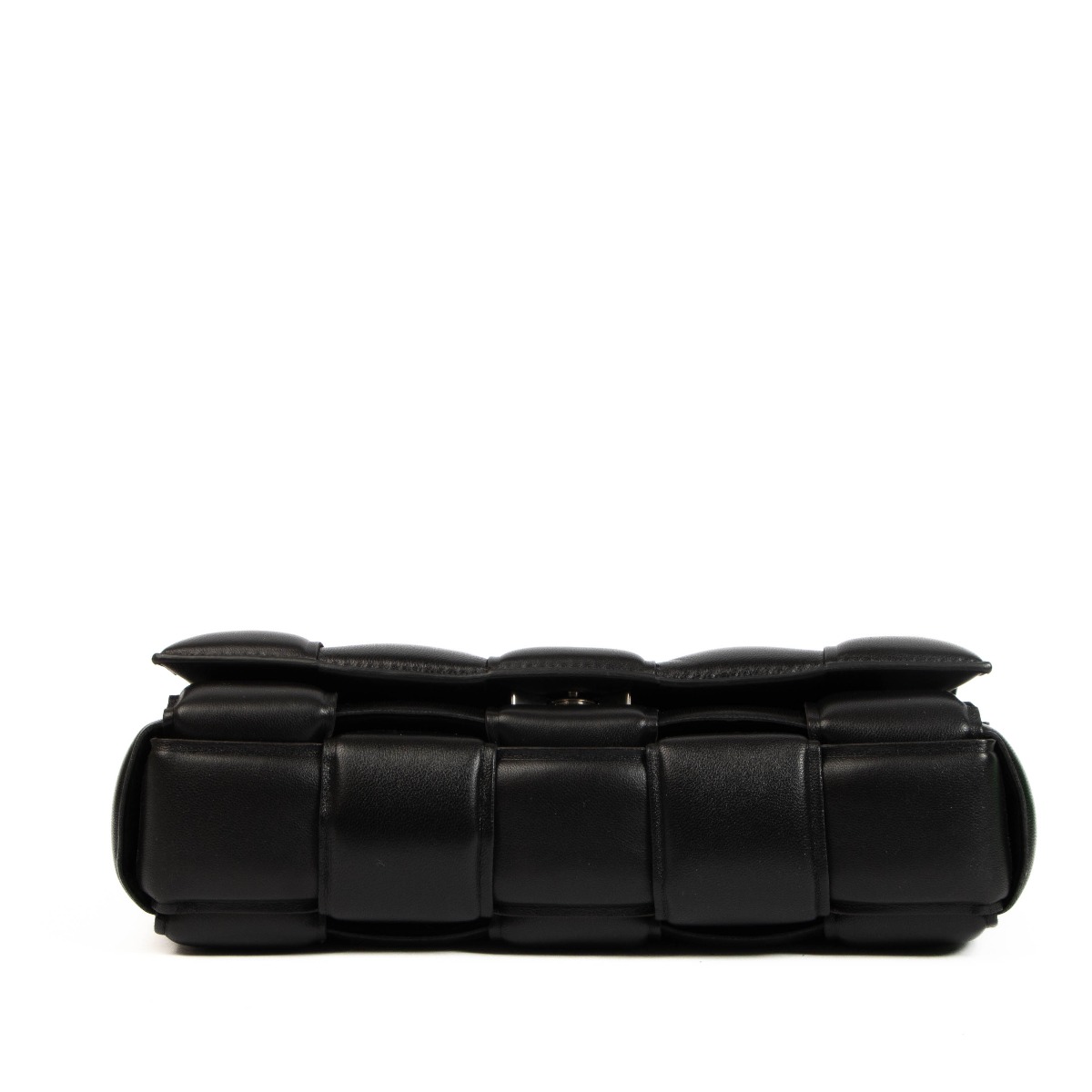 【関税込み】Bottega Veneta ブラック Cassette バッグ Bottega Veneta Black Padded Tech Cassette bag | TheDoubleF