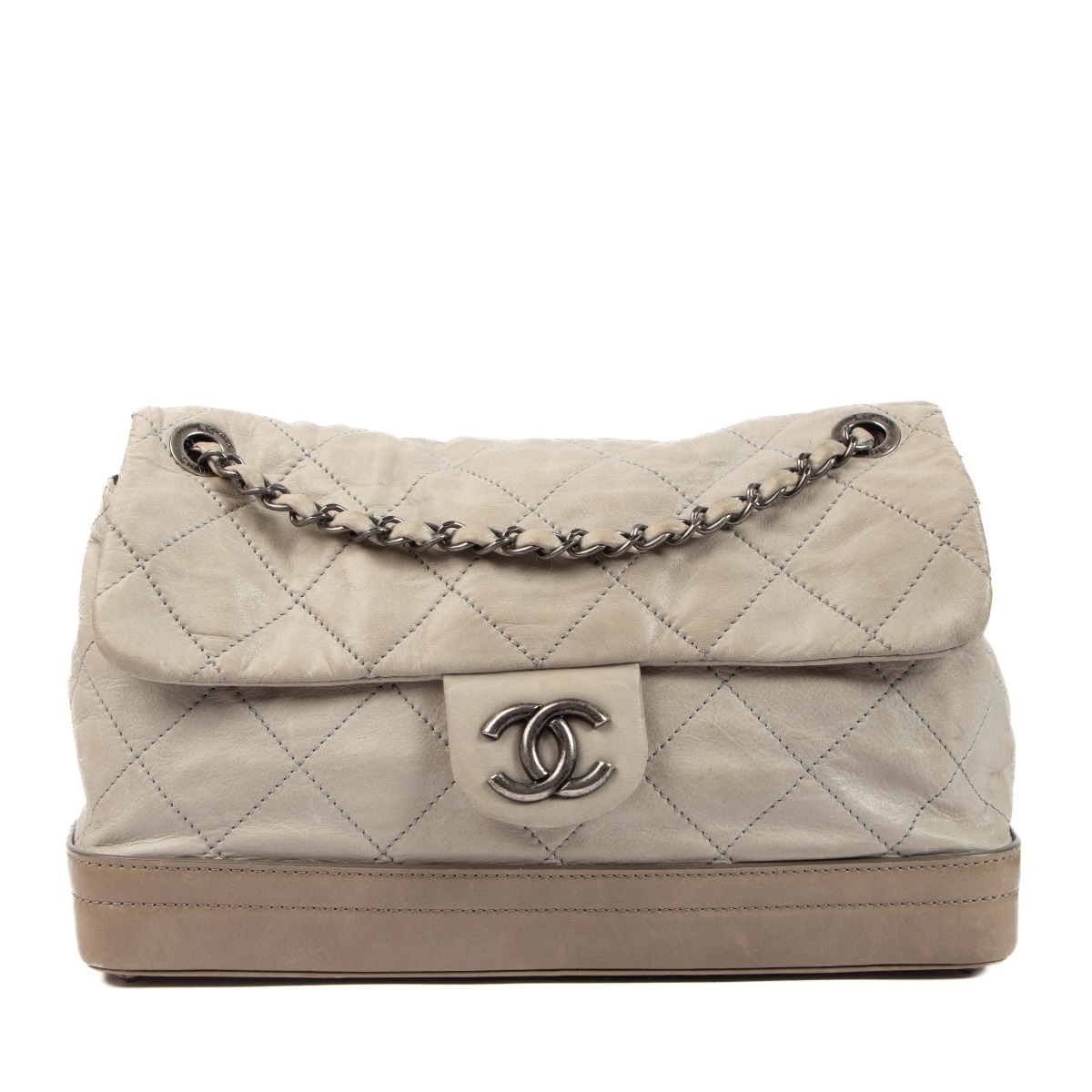 Chanel Grey Shimmer Leather VIP Flap Bag ○ Labellov ○ Buy