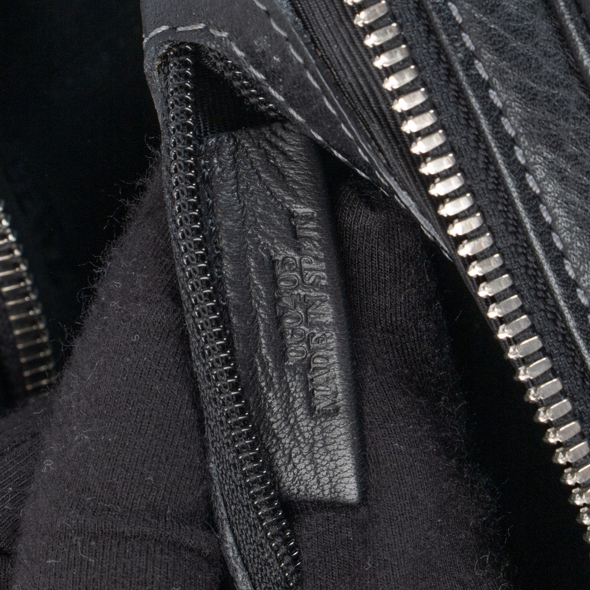 ll10503_loewe_black_leather_vi