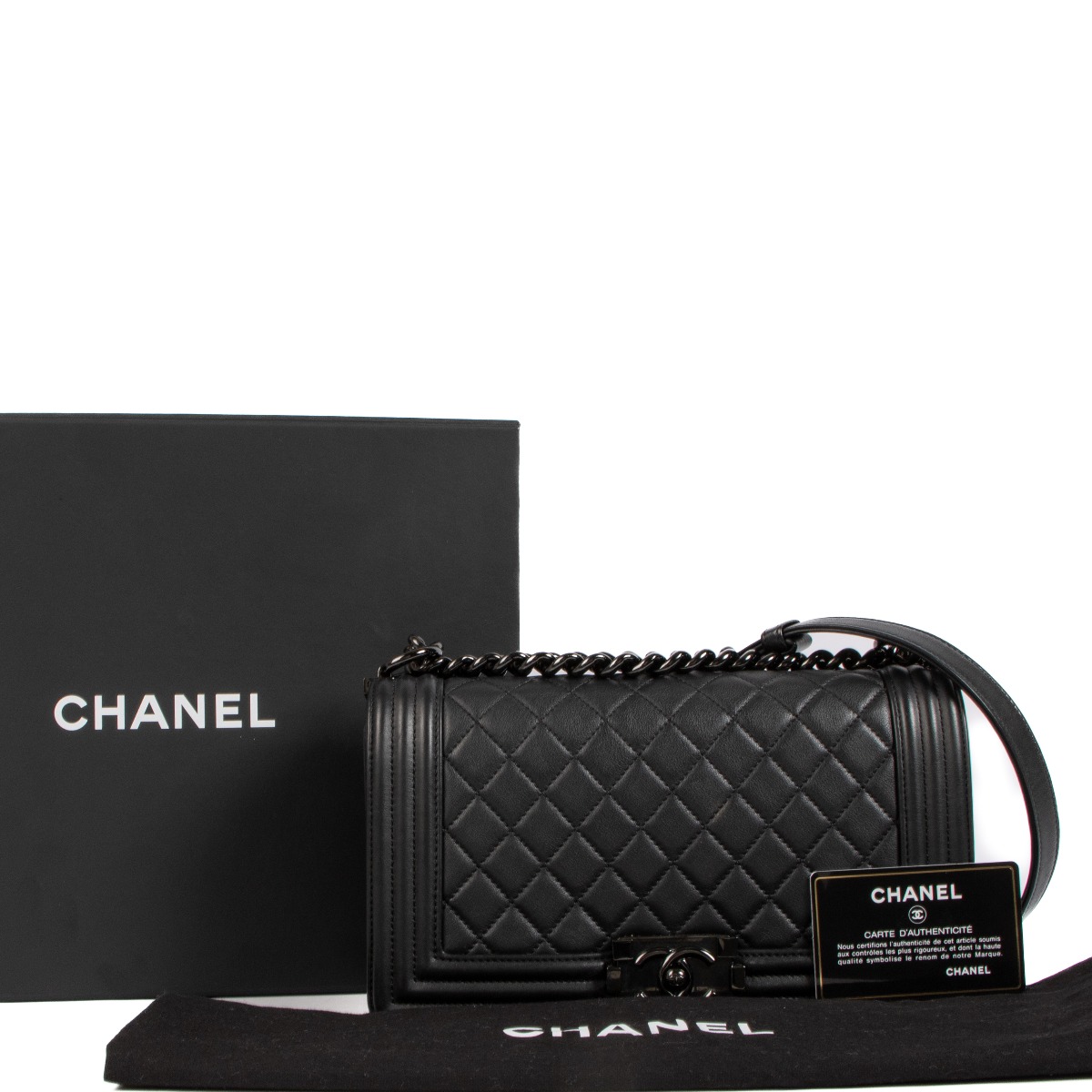 各国で完売続出 メンズにも大人気★SO BLACK【CHANEL 22 ミニ】 バッグ ミニ CHANEL CHANEL 22(シャネル) - 海外通販のBUYMA