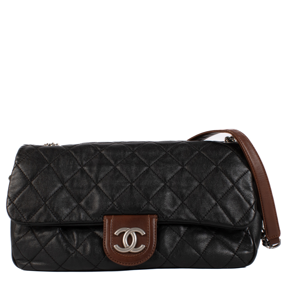 ll11487_chanel_black_leather_s
