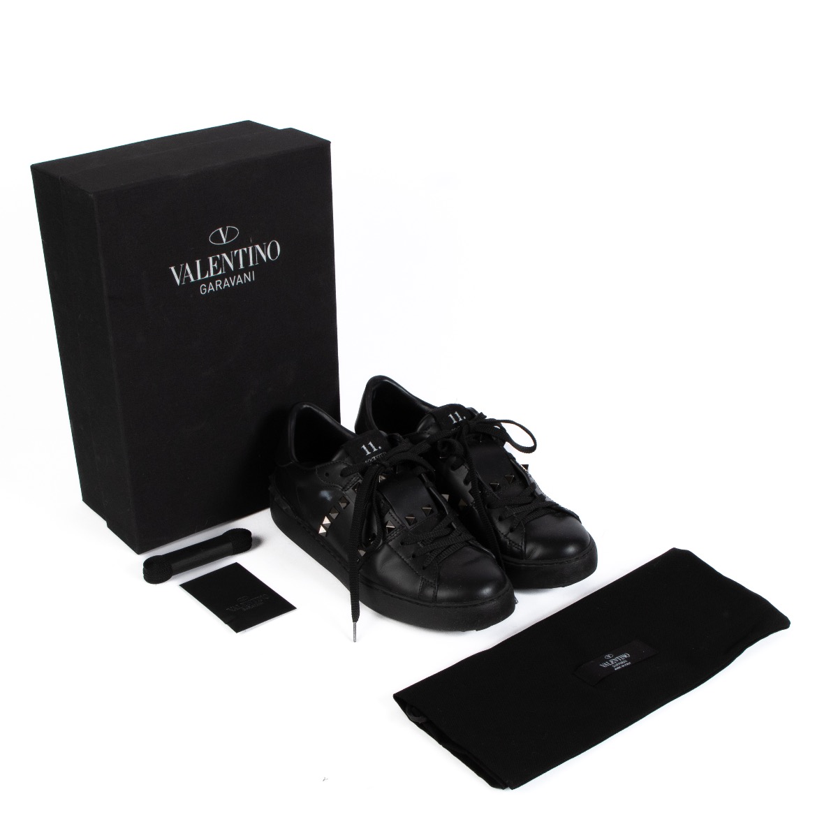 スニーカー VALENTINO Valentino Garavani Sneakers Black Rockstud Untitled Sneaker In Calfskin Leather for Man in