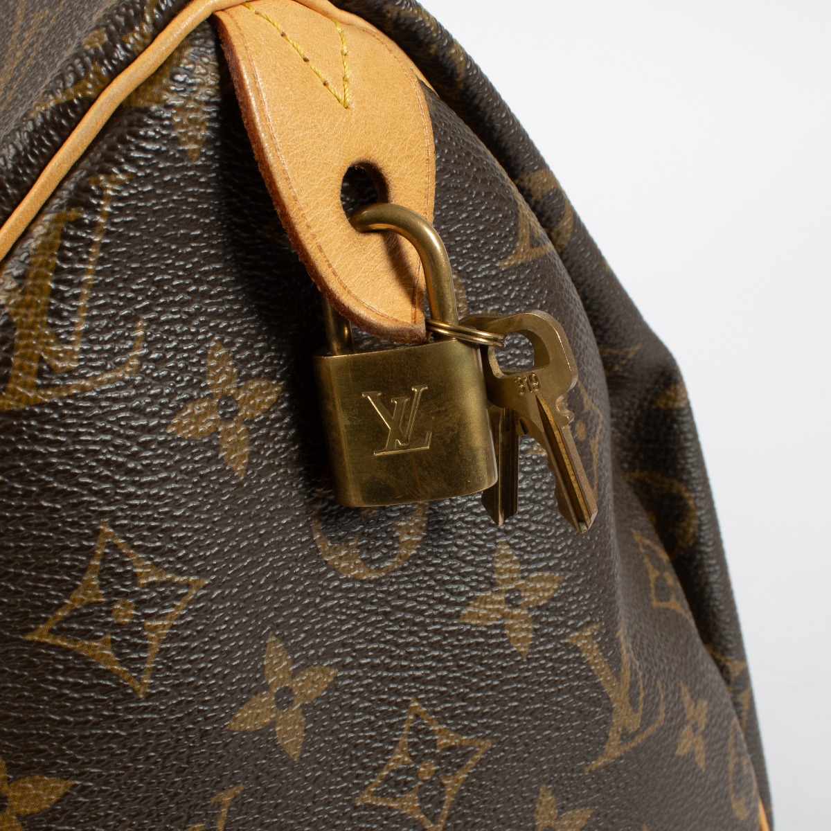 Louis Vuitton Monogram Speedy 40 ○ Labellov ○ Buy and Sell Louis Vuitton Monogram Speedy 40 ○ Labellov ○ Buy and Sell