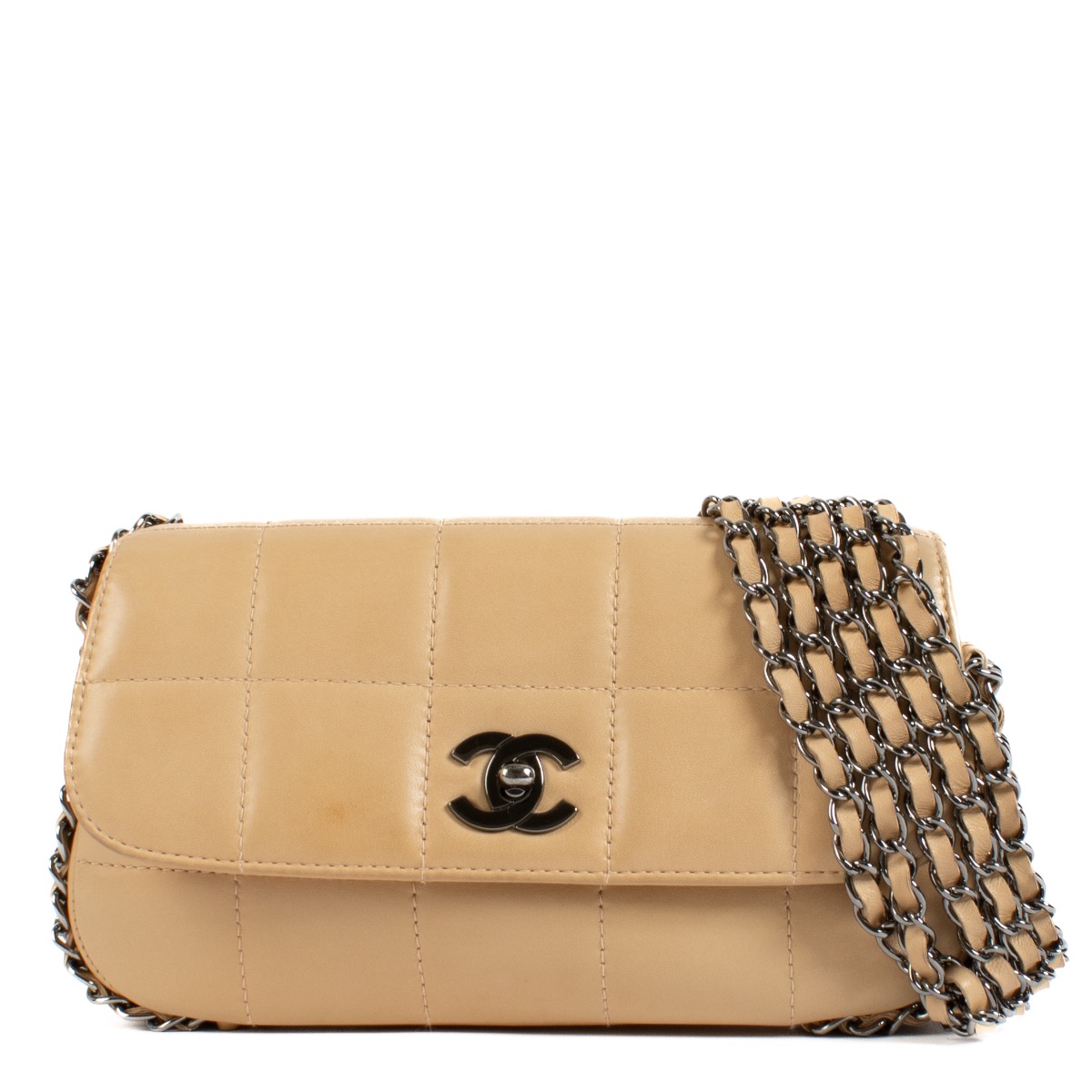 CHANEL ベージュ エナメル パーティーバッグ CHANEL Lambskin Quilted Pearl Top Handle Flap With Chain