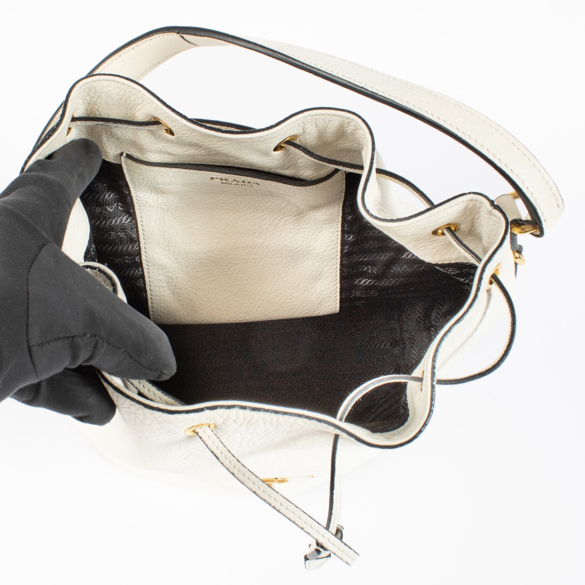 PRADA Vitello Daino Bucket Bag【A-ランク/付属品有】 Prada Vitello Daino Bucket Bag - White Bucket Bags, Handbags