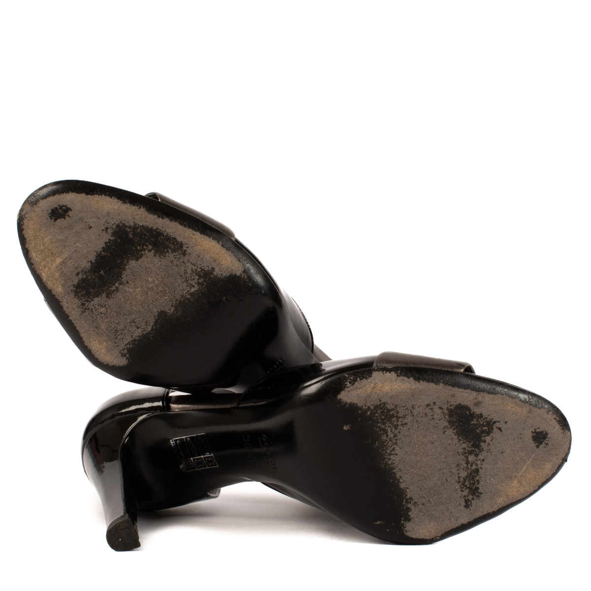 GUCCI ブラック ポインテッドトゥ パンプス 38 Gucci Black Patent Leather Heels - size 38 ○ Labellov