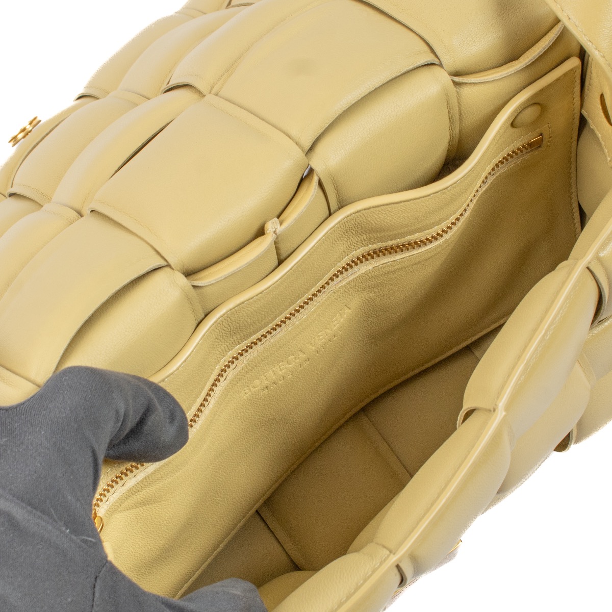 Bottega Veneta Tapioca Padded Cassette Bag ○ Labellov