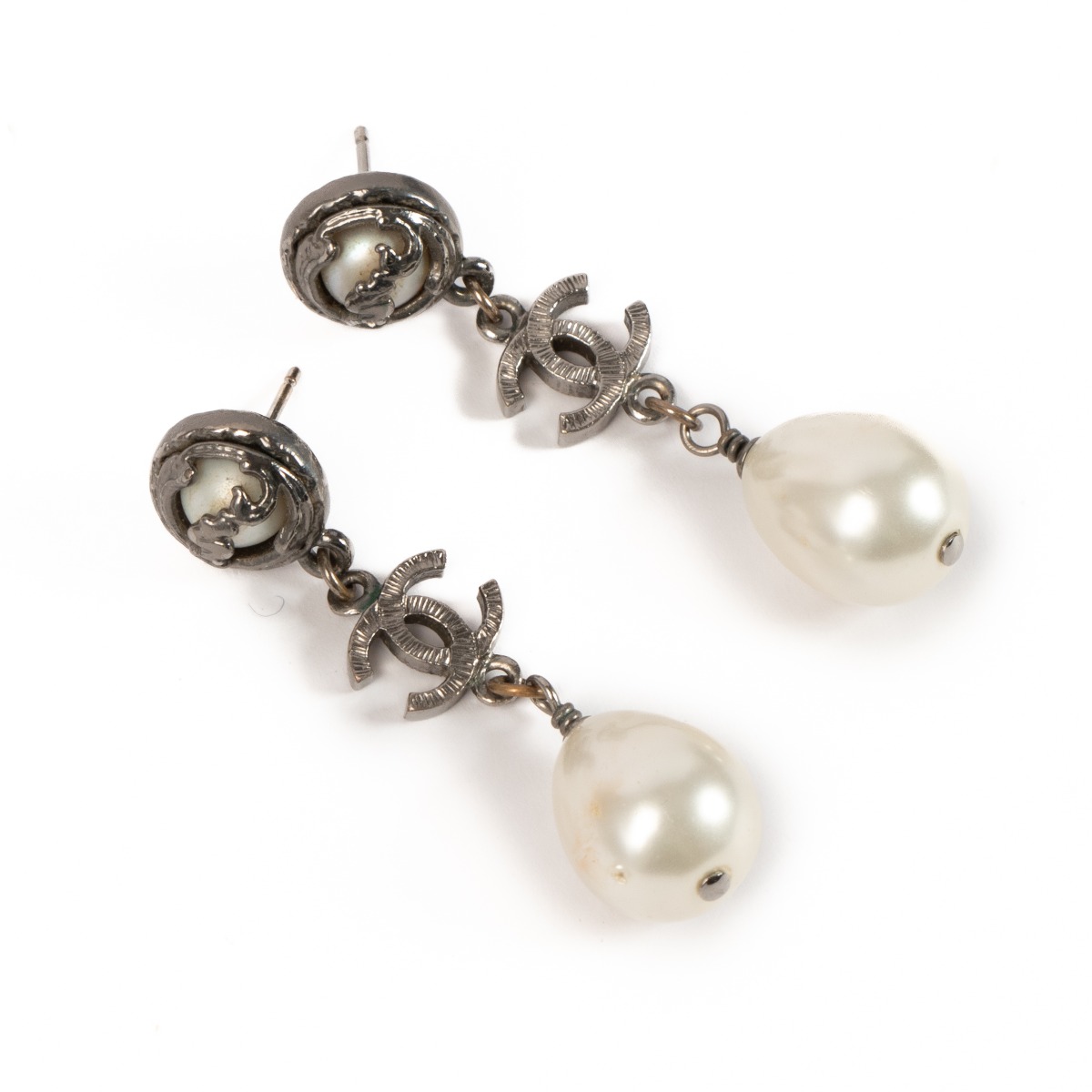 ll16507_chanel_pearl_drop_earr