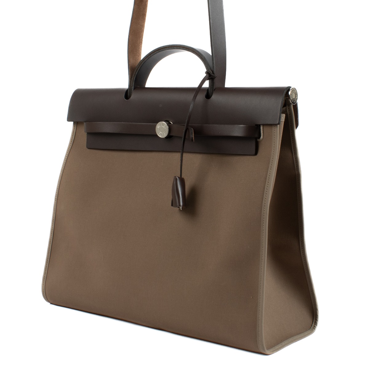 【エレガントに決まる！】HERMES herbag 39 Hermes Herbag 39 | What's in my bag? - YouTube