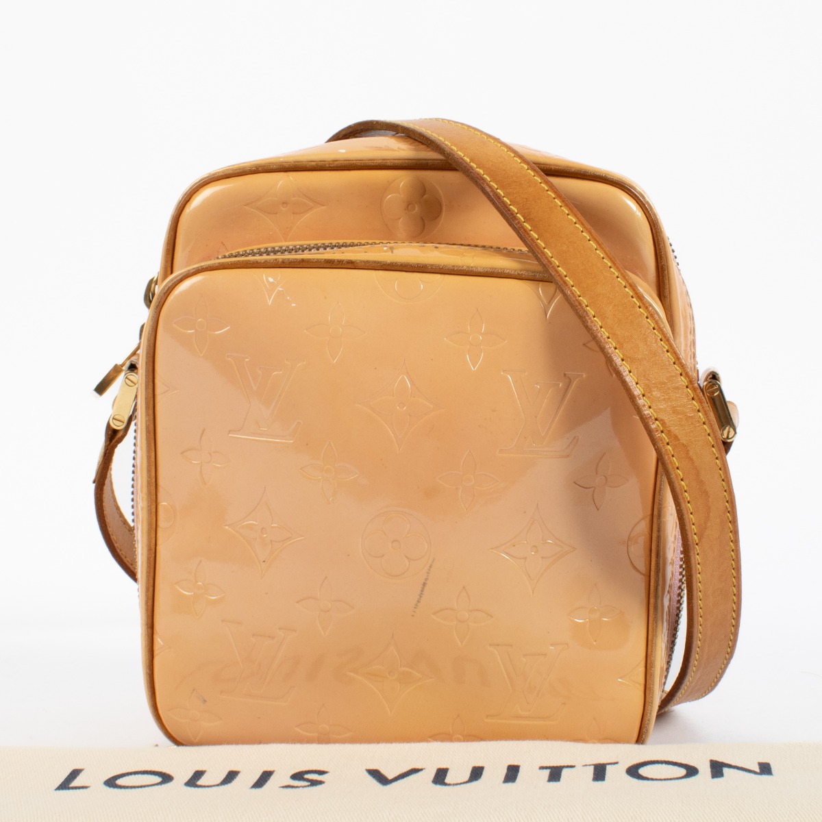 Louis Vuitton Beige Monogram Vernis Wooster Bag ○ Labellov ○ Buy
